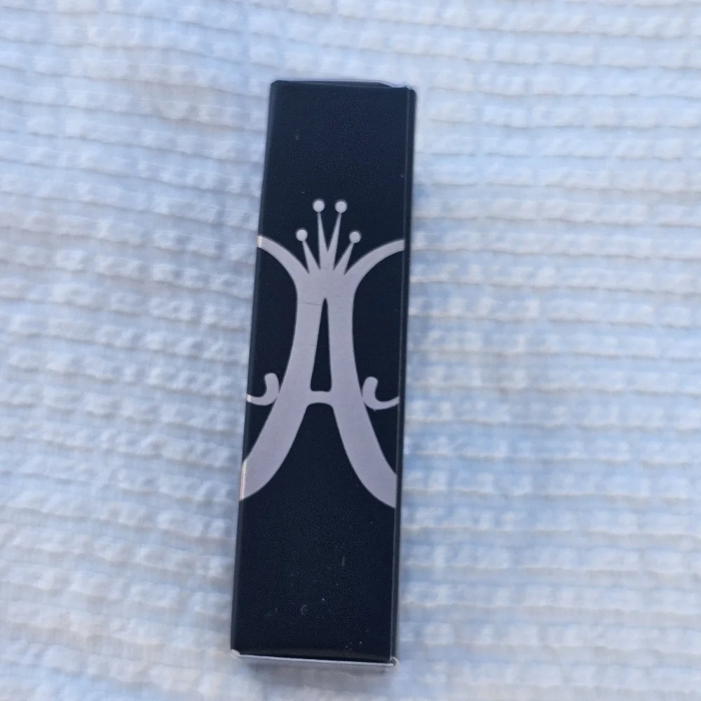Anastasia Beverly Hills Lip Velvet Lipstick Mouse Matte shade parchment
